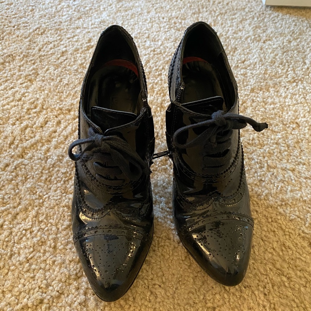 L’Agence patent booties